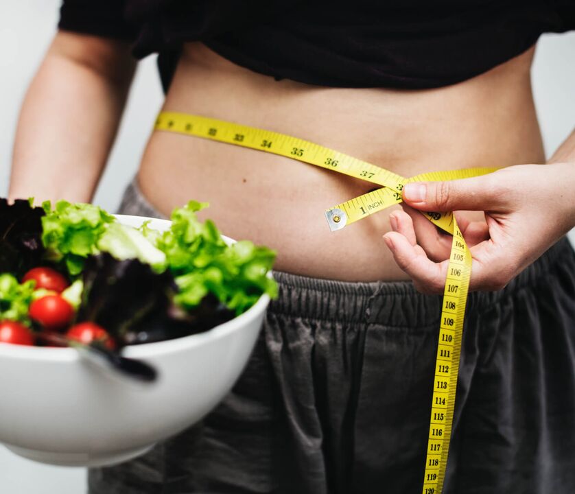 Pour perdre du poids, l'essentiel de l'alimentation doit être composé de plats de légumes. 